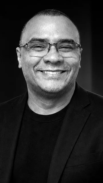 Retrato em preto e branco de Rodrigo Sousa